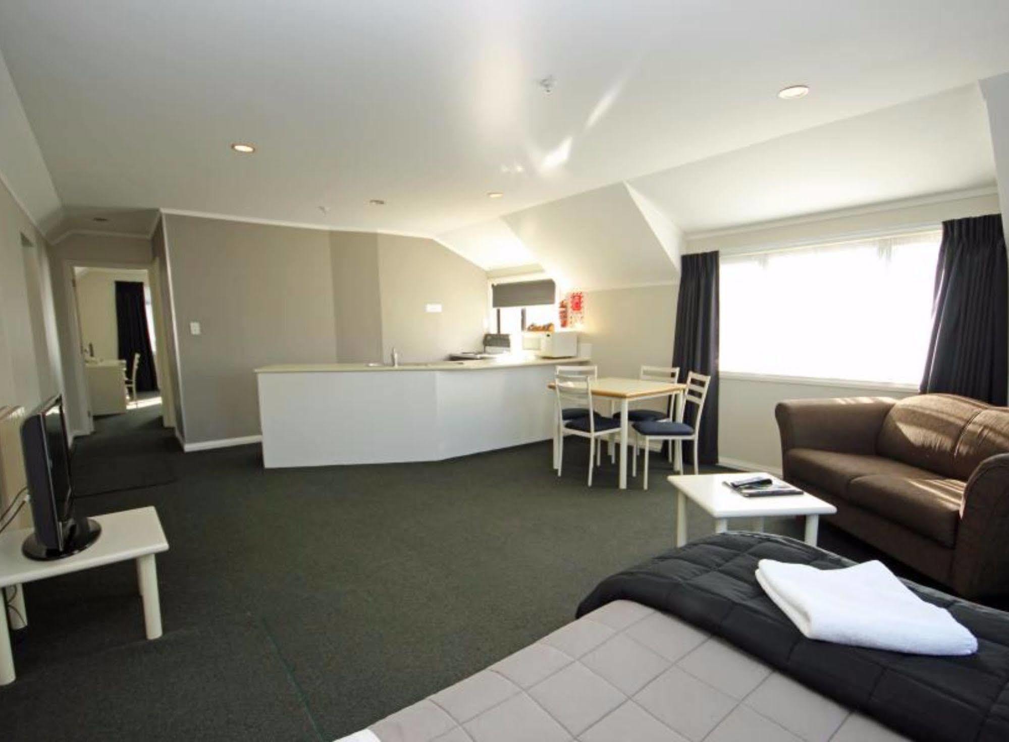 Champers Motor Inn Lower Hutt Eksteriør billede