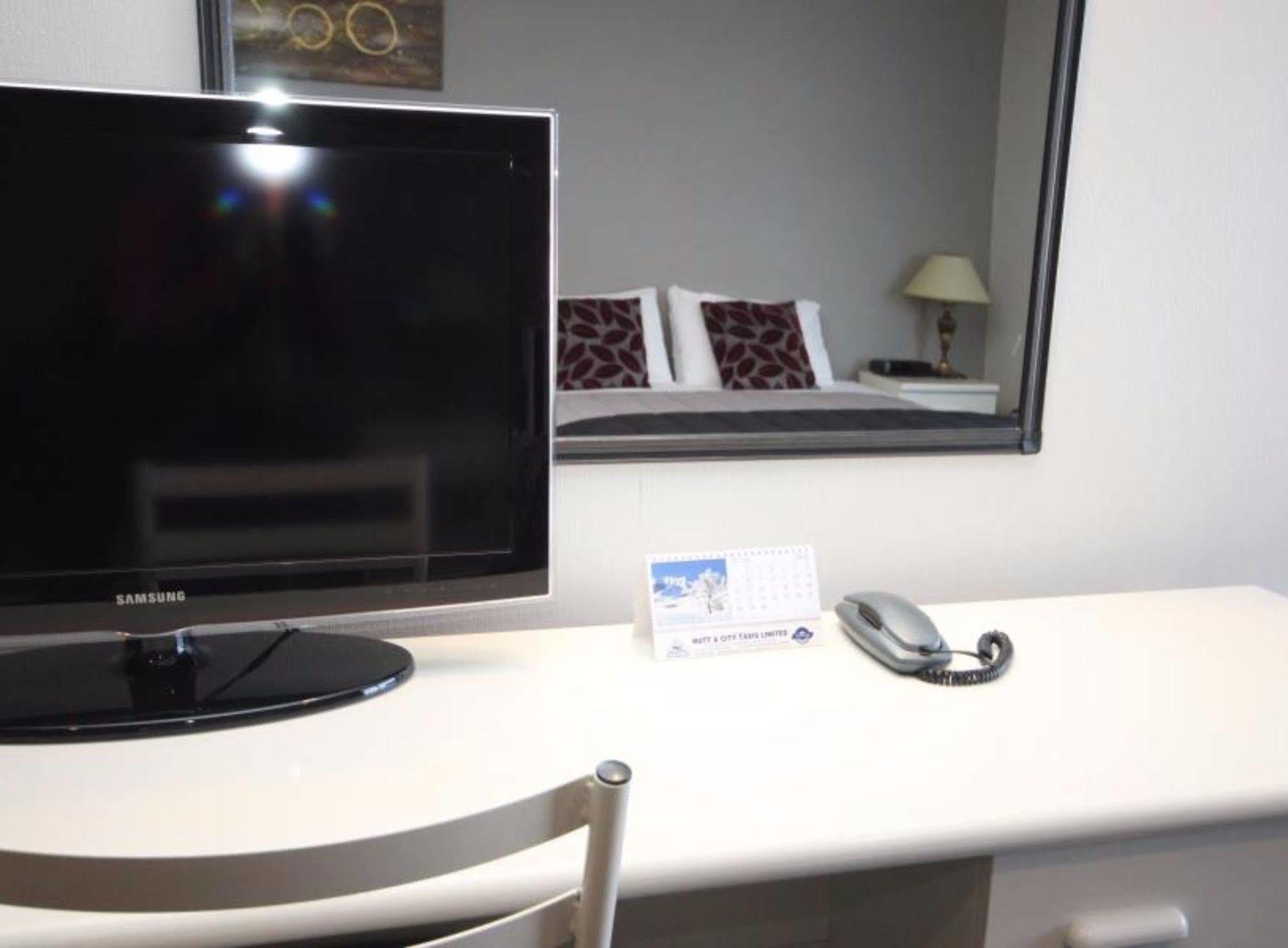 Champers Motor Inn Lower Hutt Eksteriør billede