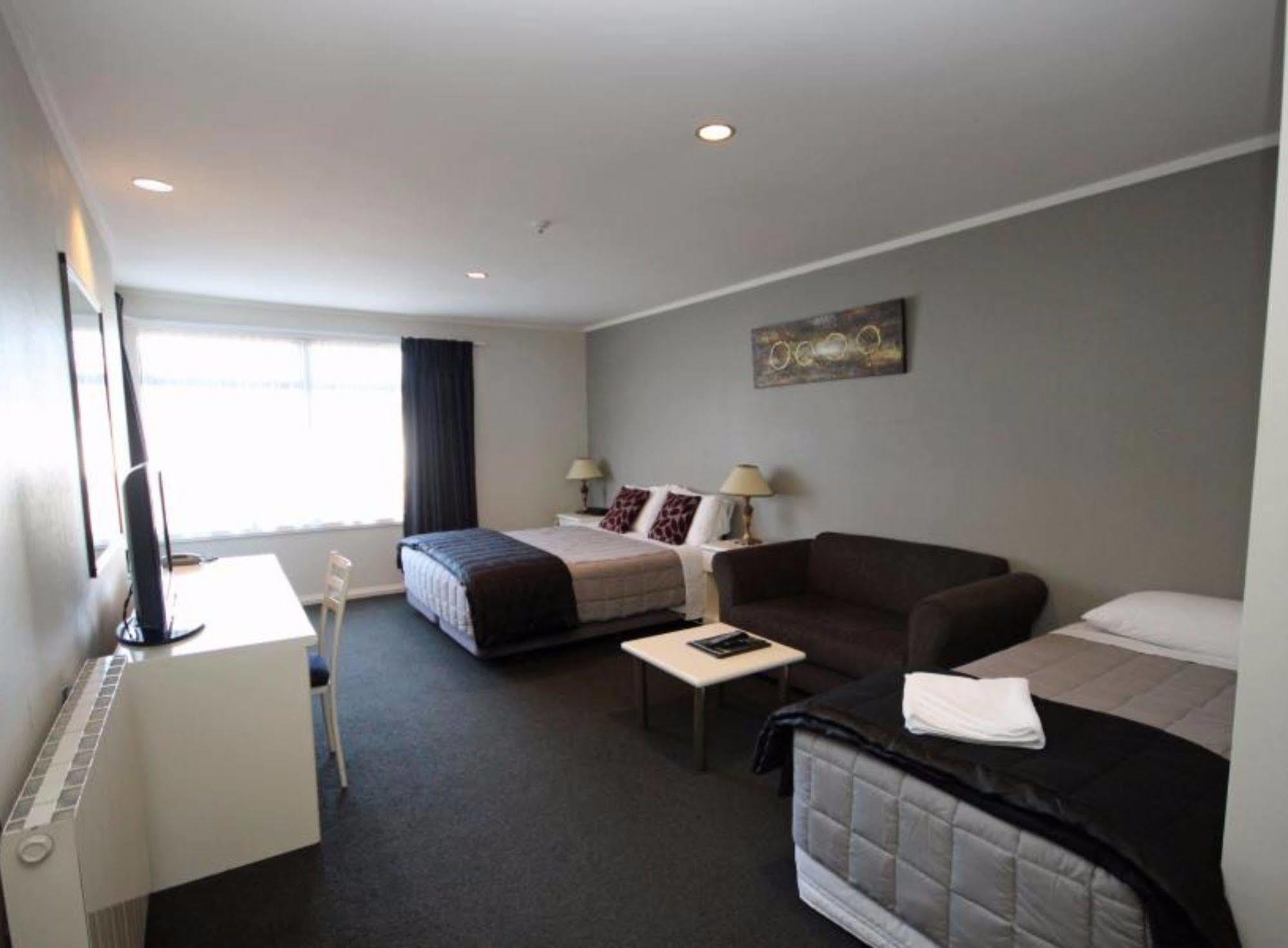 Champers Motor Inn Lower Hutt Eksteriør billede