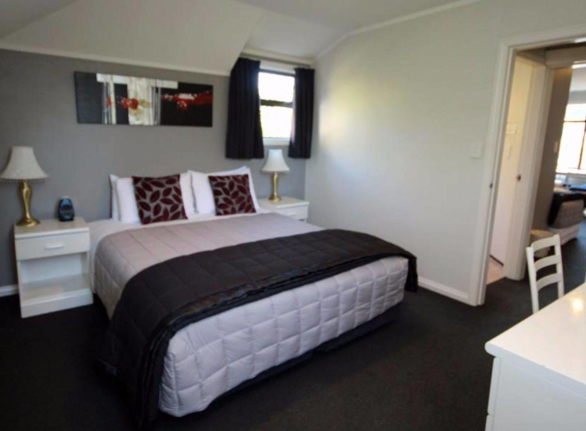 Champers Motor Inn Lower Hutt Eksteriør billede
