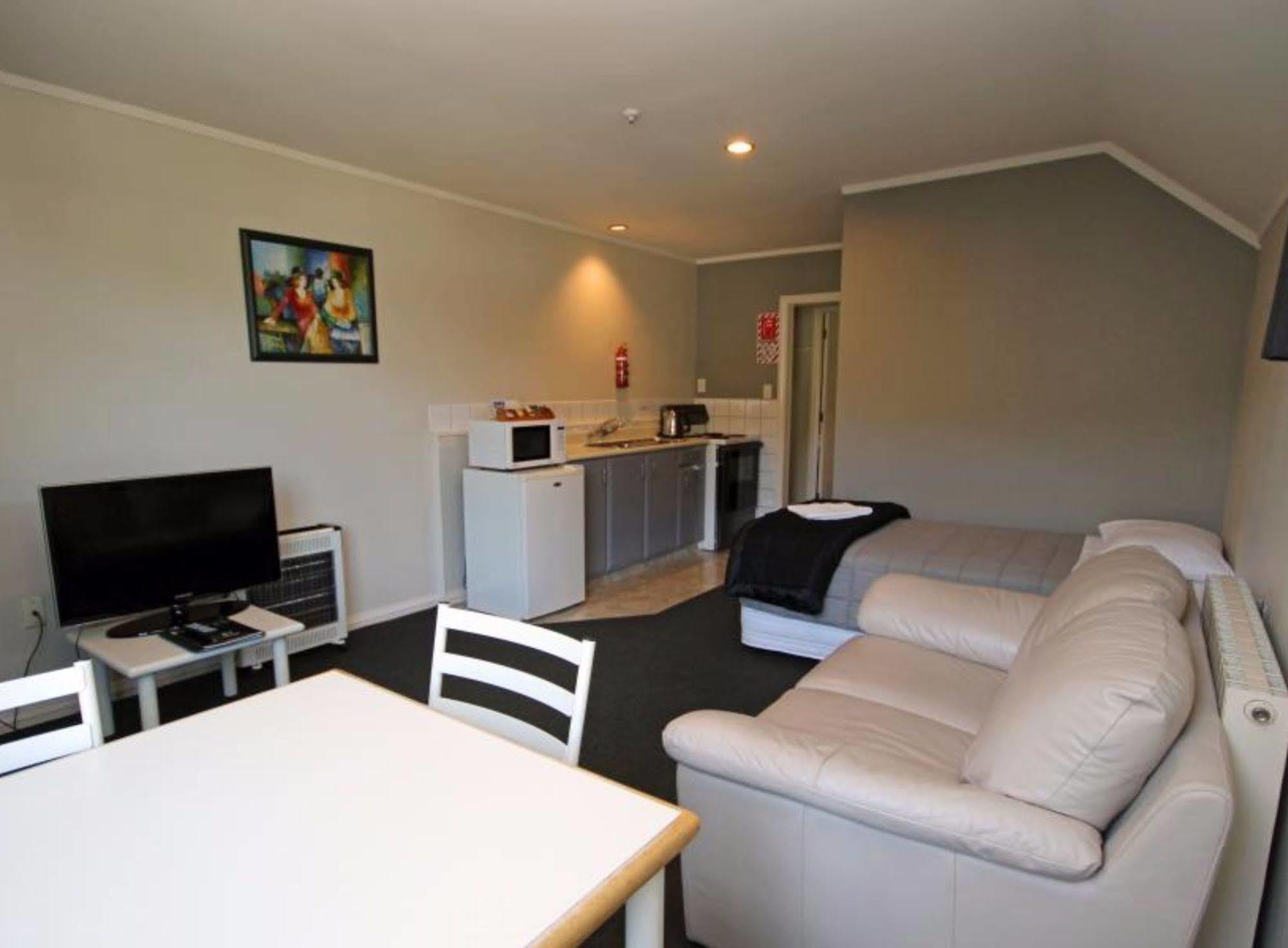 Champers Motor Inn Lower Hutt Eksteriør billede